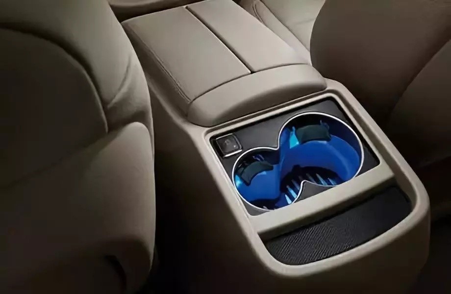 解鎖無(wú)限維度，盡享人生每一面 | 梅賽德斯-奔馳V級(jí)豪華多功能車(chē)_騰凱融資租賃