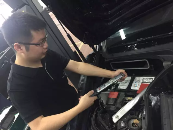 熱烈祝賀四川華星錦業(yè)榮獲2017梅賽德斯-奔馳服務技能大師中國大賽西區(qū)第一名_騰凱融資租賃