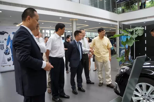 四川華星汽車集團(tuán)旗下華星錦業(yè)集團(tuán)冠名四川大學(xué)120周年校慶系列活動暨第九屆全國名校EMBA網(wǎng)球精英賽冠名簽約儀式隆重舉行_騰凱融資租賃