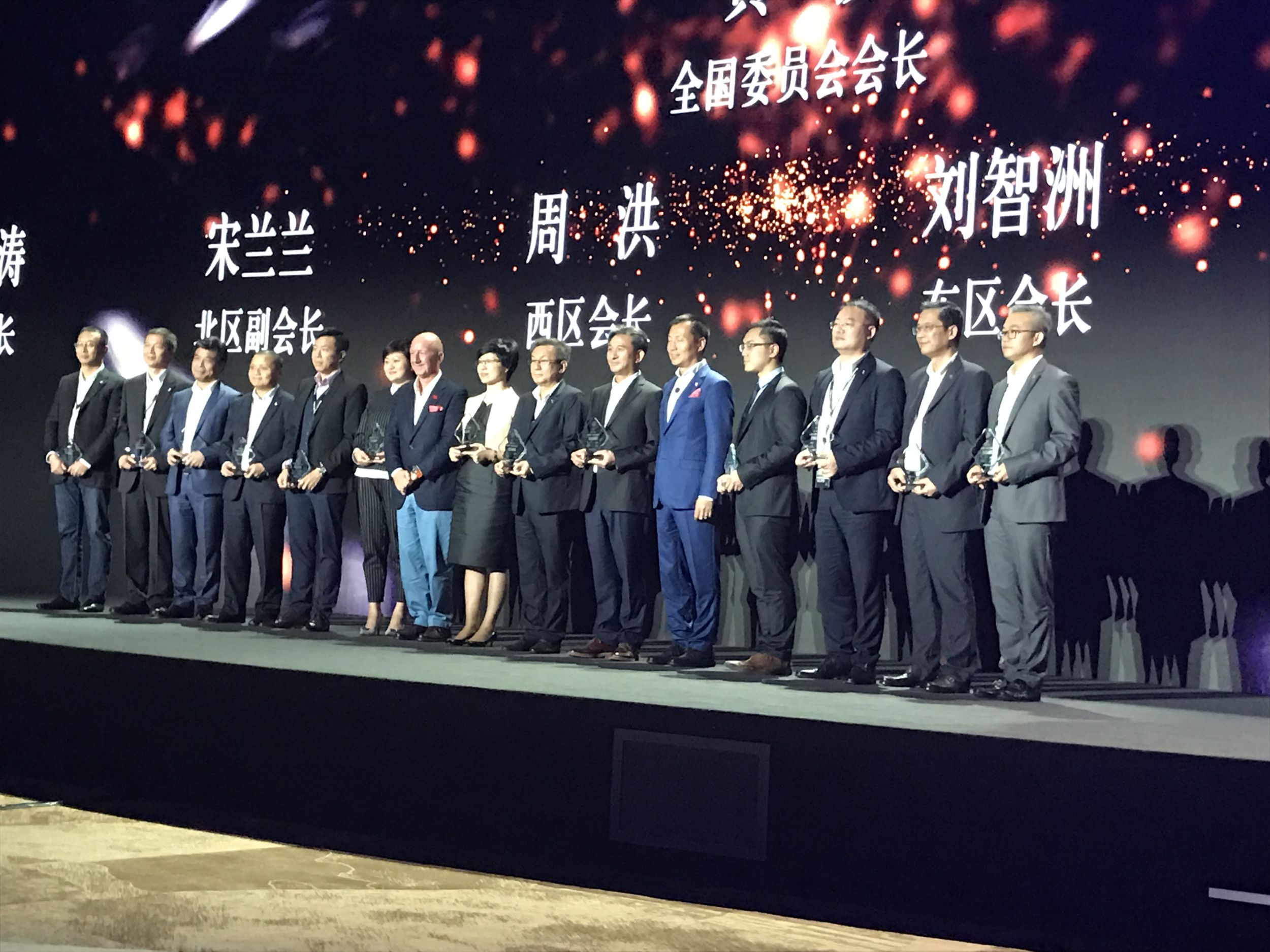 凝心聚力 成就卓越 --熱烈祝賀2016秋季梅賽德斯-奔馳全囯經銷商大會取得圓滿成功！_騰凱融資租賃