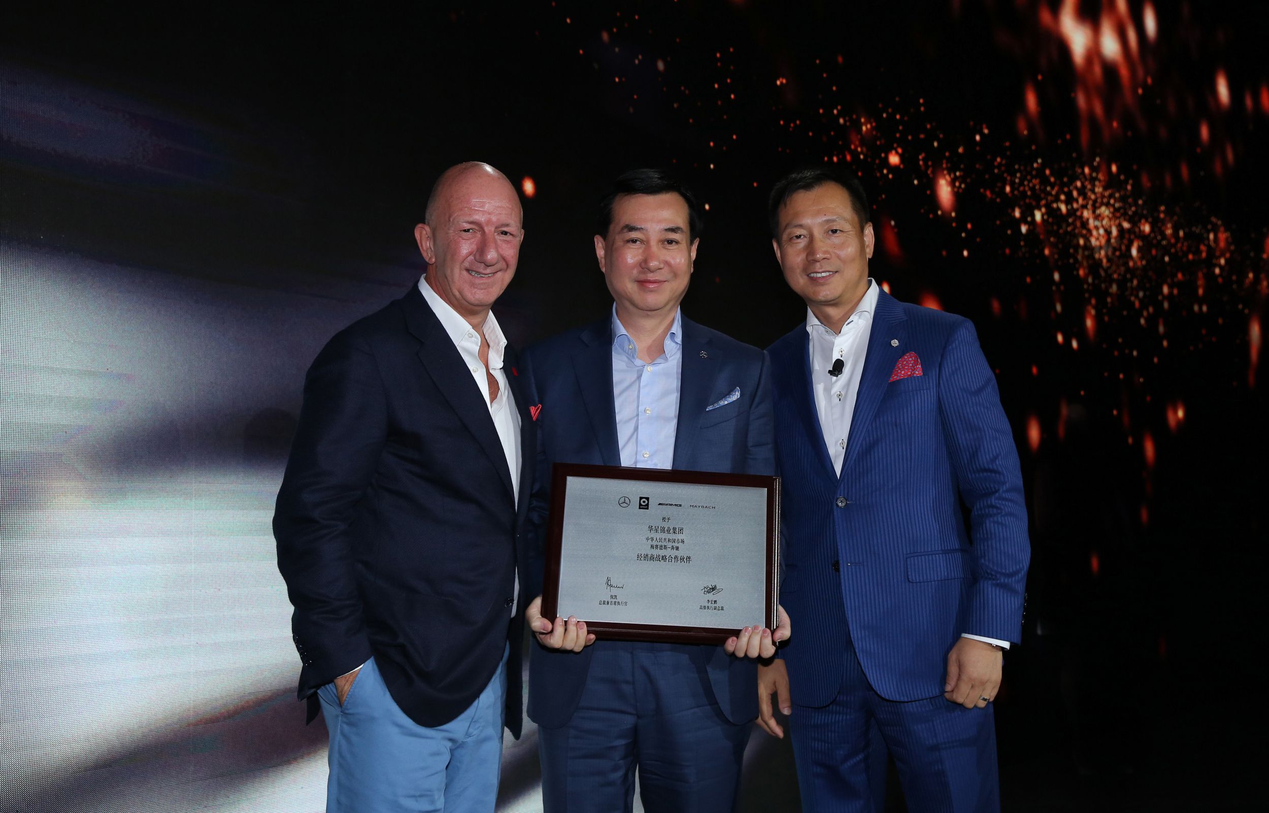 凝心聚力 成就卓越 --熱烈祝賀2016秋季梅賽德斯-奔馳全囯經銷商大會取得圓滿成功！_騰凱融資租賃