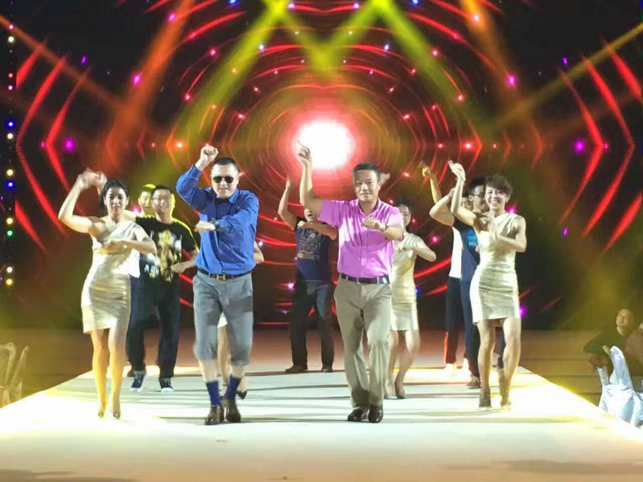 凝心聚力 成就卓越 --熱烈祝賀2016秋季梅賽德斯-奔馳全囯經銷商大會取得圓滿成功！_騰凱融資租賃