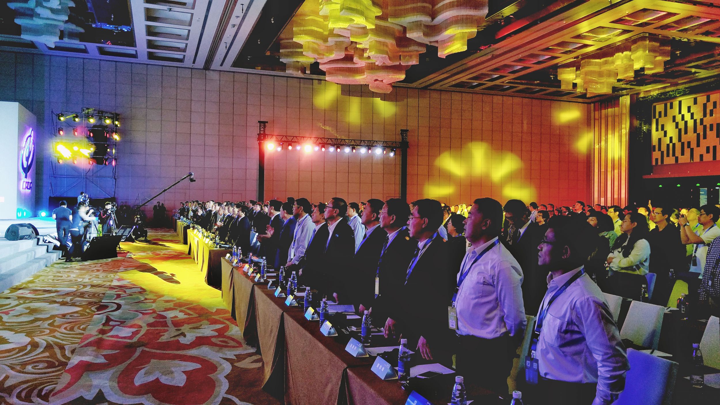 精耕鑄信 逐勢(shì)拓新 2016中國(guó)汽車(chē)流通行業(yè)年會(huì)熱烈召開(kāi)_騰凱融資租賃