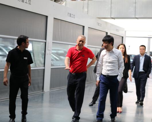 一汽-大眾奧迪銷售事業(yè)部執(zhí)行副總經(jīng)理荊青春先生到訪四川華星名仕奧迪_騰凱融資租賃