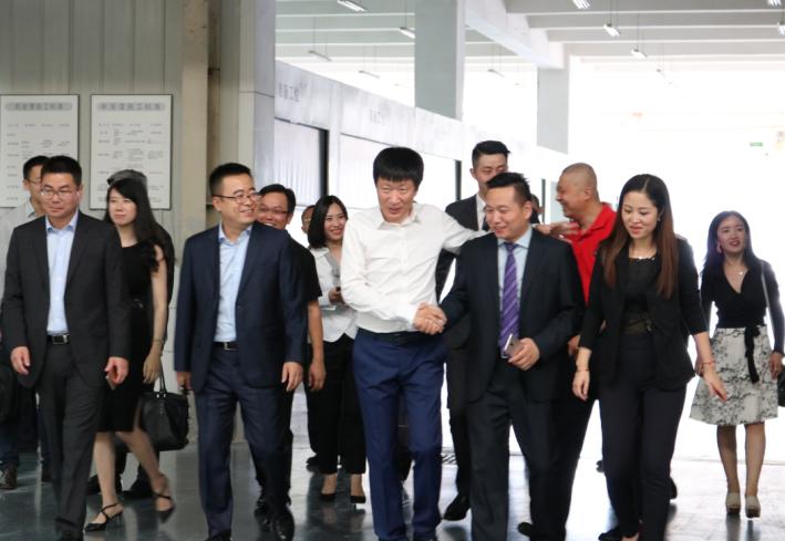 一汽-大眾奧迪銷售事業(yè)部執(zhí)行副總經(jīng)理荊青春先生到訪四川華星名仕奧迪_騰凱融資租賃