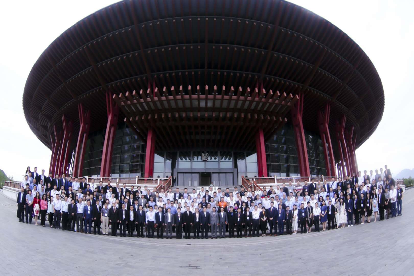 華星汽車集團連續(xù)四年蟬聯(lián)“中國汽車經銷商集團百強排行榜四川省第一位”_騰凱融資租賃